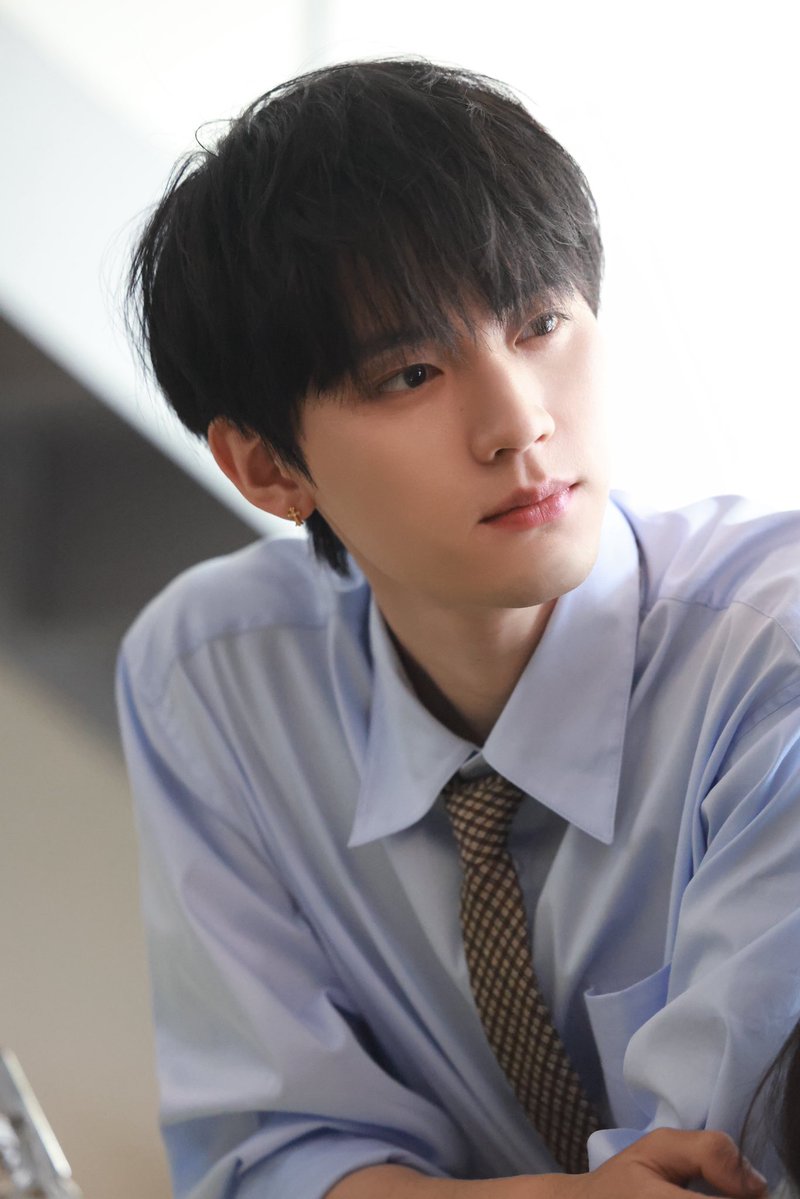zhouyiran_thai's tweet photo. [📸] 260730 | ZhouYiran Studio Update 

เศษเสี้ยวของความรู้สึกที่ซ่อนอยู่ตามรอยต่อของเลนส์กล้อง เมื่อเรื่องราวหยุดนิ่ง ความโรแมนติกก็ยังคงแผ่ขยายต่อไป @周翊然Tz 

🔗 https://t.co/0fGcFccDzZ

#Zhouyiran #โจวอี้หราน #周翊然 https://t.co/dWa9eRqsbO