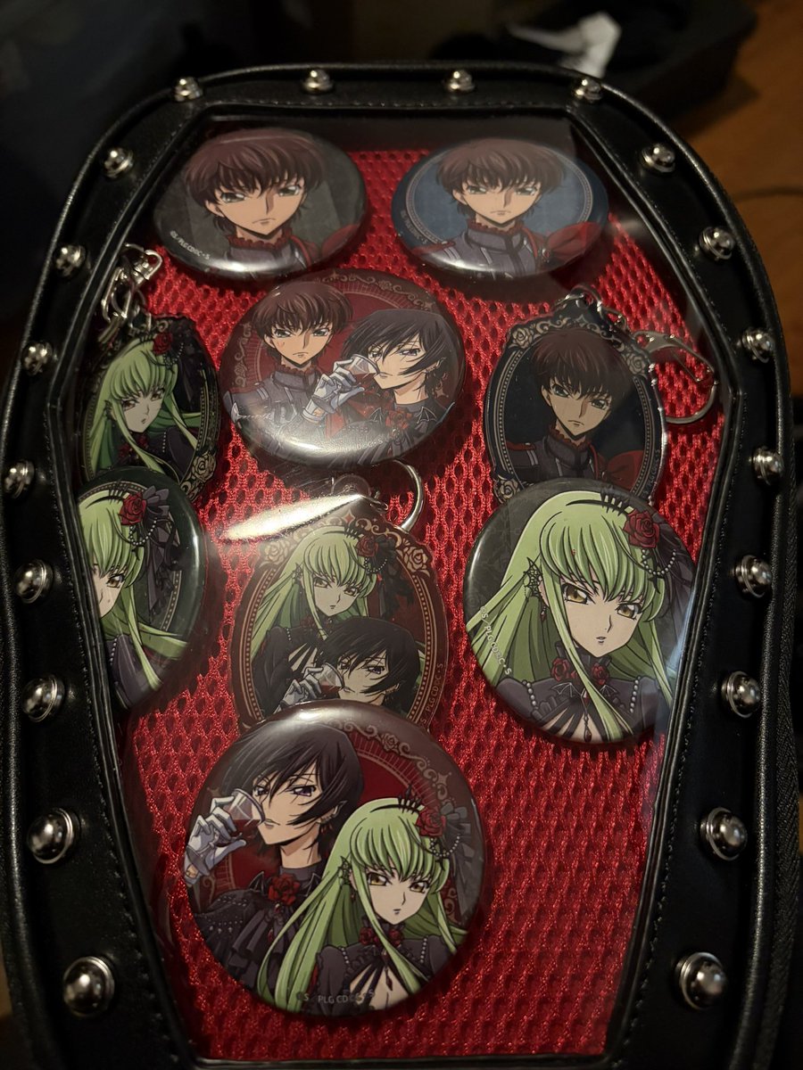 LancelotQueen's tweet photo. Itabag sneak peak- I gotta assemble the wings and straps and then place the keychains on the zippers (and pray they don’t fall off bc I will CRY)

FULL DEBUT AT #OTAKON this weekend~ 

#codegeass #コードギアス https://t.co/rcY6a5hf57