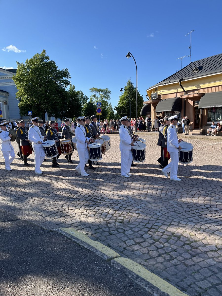 CapaPietilainen's tweet photo. Hamina Tattoo 2026 käynnissä (kuva 29.7). @MPKoulutus soittokunnat mukana näkyvät konserteissa ja pihoilla. Reservin rumpuryhmiä laajasti mukana! #mpk #puolustusvoimat #hamina https://t.co/PrM6DF5k4t