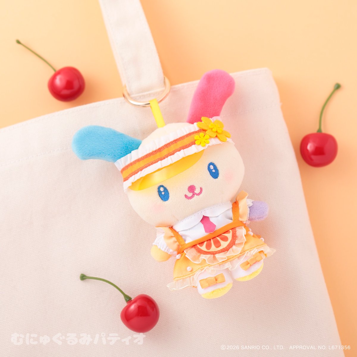 KTS__official's tweet photo. #ウサハナ POP-UP STORE ×むにゅぐるみパティオ 🍊

🍒新商品販売決定🍍

🧡フレッシュダイナー むにゅぐるみマスコット

ウサハナがポップなダイナーコーデにへんしん🍊✨
フルーツたっぷりのリボンがキュート🎀

場所：東京駅一番街 東京キャラクターストリートG階段下ワゴン&オンラインプラザ
期間：2026年7/31(金)～8/13(木）

🌈イベント詳細はコチラ🌈
https://t.co/g1xoh6idGf