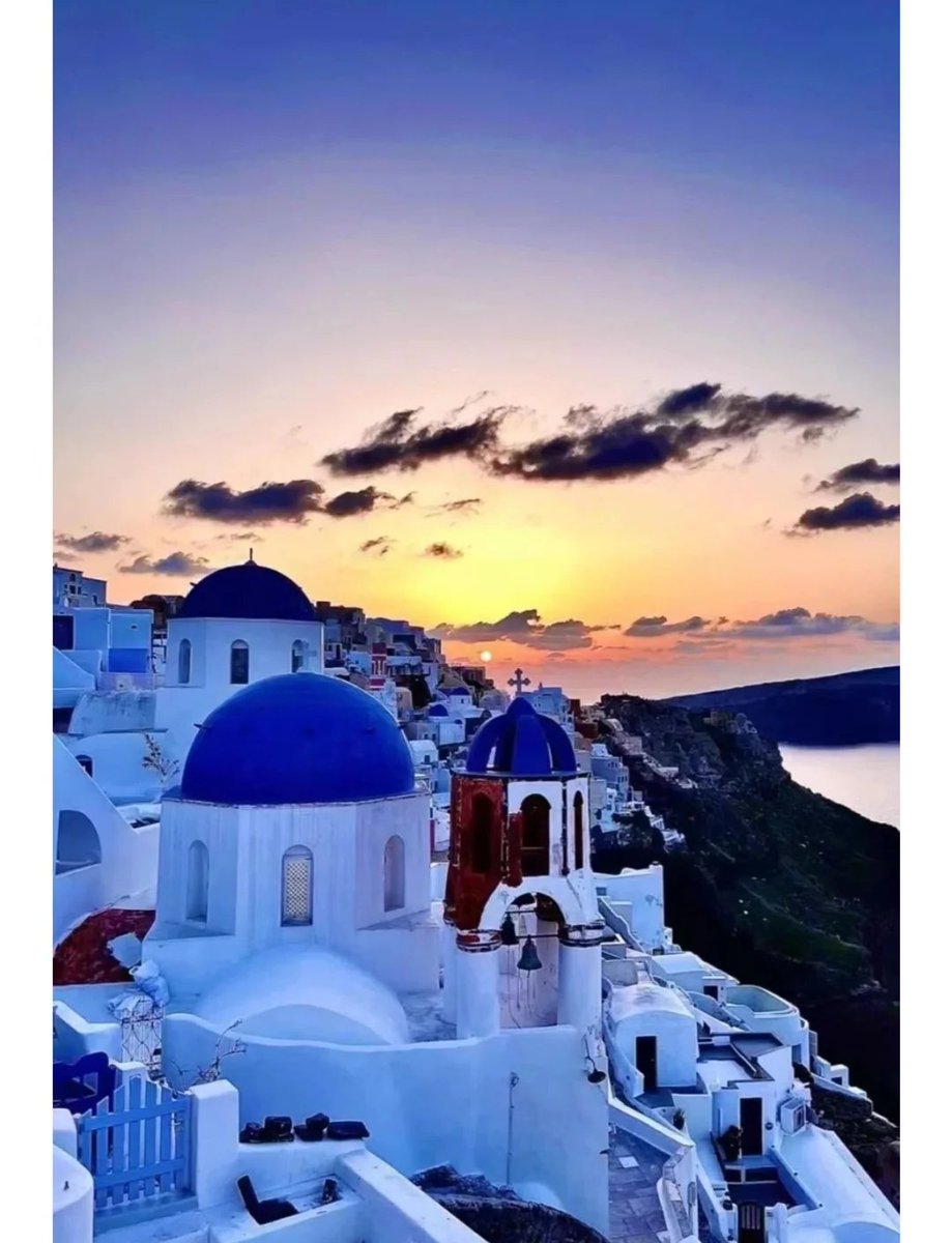MollyNixson's tweet photo. Chasing golden hour at Santorini’s white-washed alleys—every corner feels like a postcard come to life, no filter needed. https://t.co/QcH2qCua6U