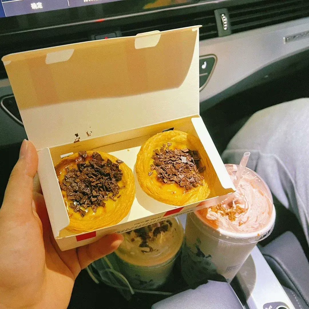 MurrayBurge4's tweet photo. My partner’s half-eaten milk tea + me stealing sips = perfect Tuesday after work. https://t.co/LK8PmkYJH5