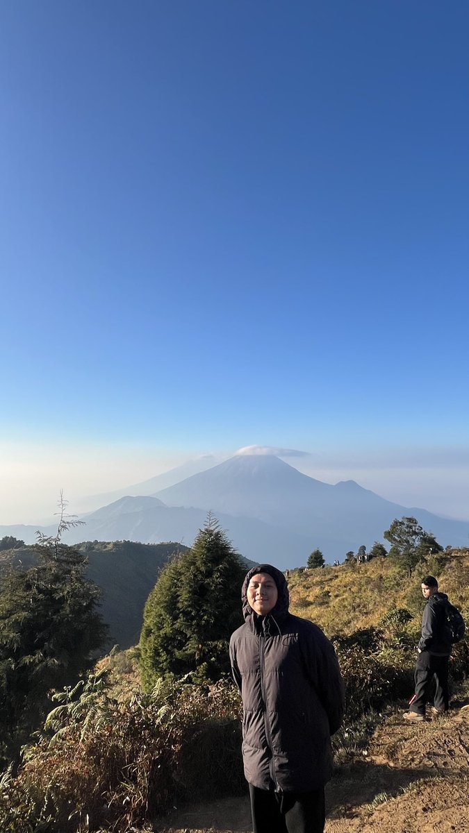 ArifAlIman5's tweet photo. Oke, sepertinya penutup tahun ini di Gunung Prau. Karena tiket ke Banyuwangi saya batalin 😛 https://t.co/DGQz4ZxxzN