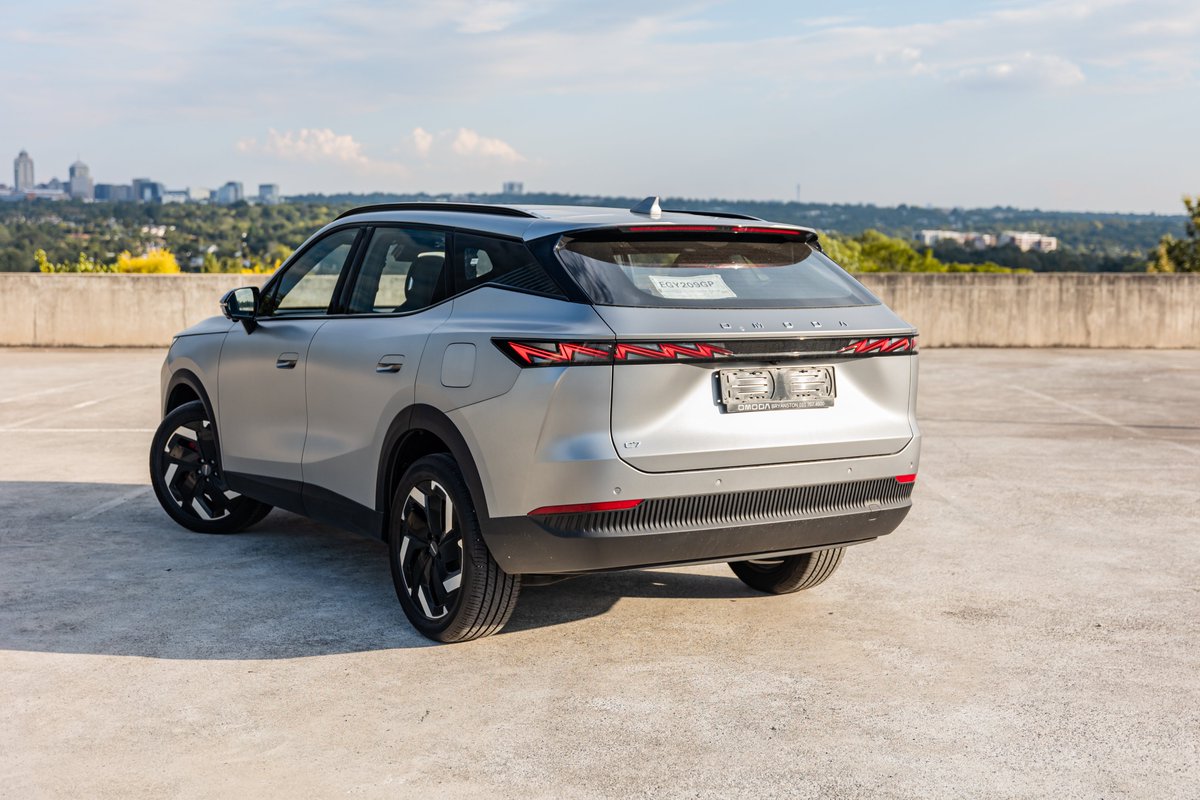 dbn_spotter's tweet photo. The Omoda C7 has been turning heads... but does it live up to the hype? 🔥

We put it to the test to see whether this stylish SUV is more than just a pretty face.

Read our full review here 👉🏽 https://t.co/5SNa39yukc

#OmodaSA #OmodaC7 https://t.co/wh2cT8pS4m