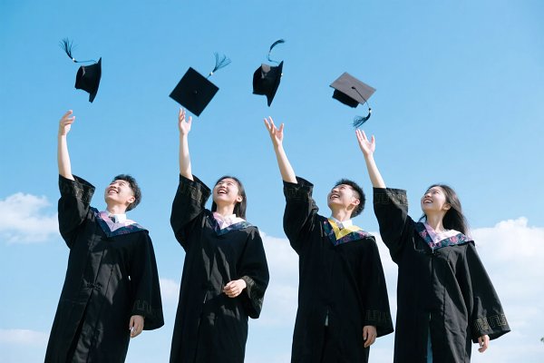 DuaneMossorvss's tweet photo. Graduation day hits different—caps off, tears shed, and hearts full of stories that’ll stick forever. https://t.co/DrEGw3lh5T