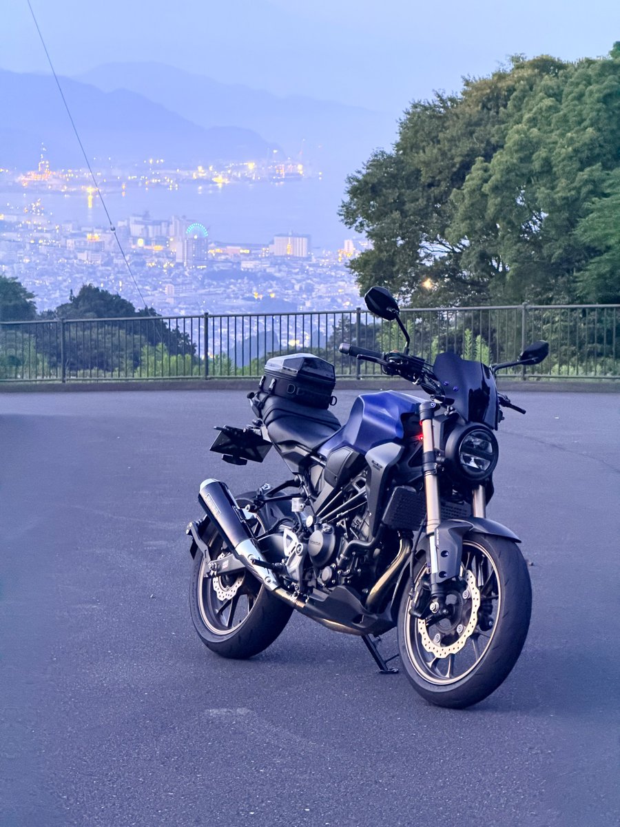 D_fkma's tweet photo. ナイツー✨
シートバッグを新調💨
ジャストフィット👍🏻
#ヘンリービギンズ #デイトナ #CB250R #日本平 https://t.co/yyqRQVMtmv