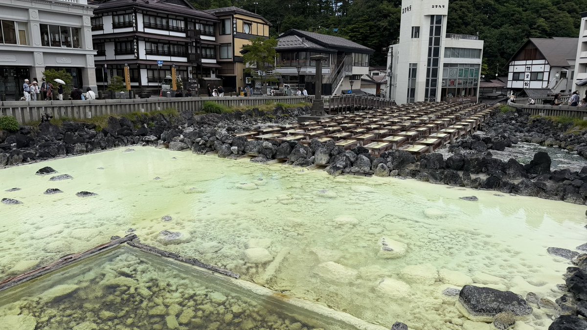 285taina's tweet photo. 草津温泉ビックリするほど涼しい
日本とは思えない気温

宿非冷房だったけど、全然問題ないレベルで涼しい！！！

本当にここ7月の日本だよな！！？？？ https://t.co/YBzQWLaq1O