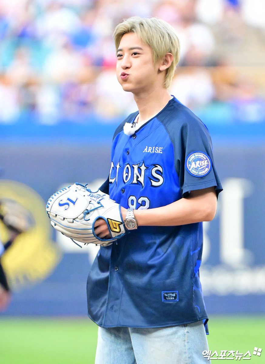 no_loey_no_life's tweet photo. [News Photos] 260730 First Pitch for the Samsung Lions ⚾️ #CHANYEOL #찬열

https://t.co/FSvS7Bvcc2
https://t.co/TWocRte8kP
https://t.co/LSWc8OAUpL
https://t.co/rjwNpTAfrQ
https://t.co/uHxofmQNBb
https://t.co/phlI5PPjti https://t.co/NkcwEf8ObP