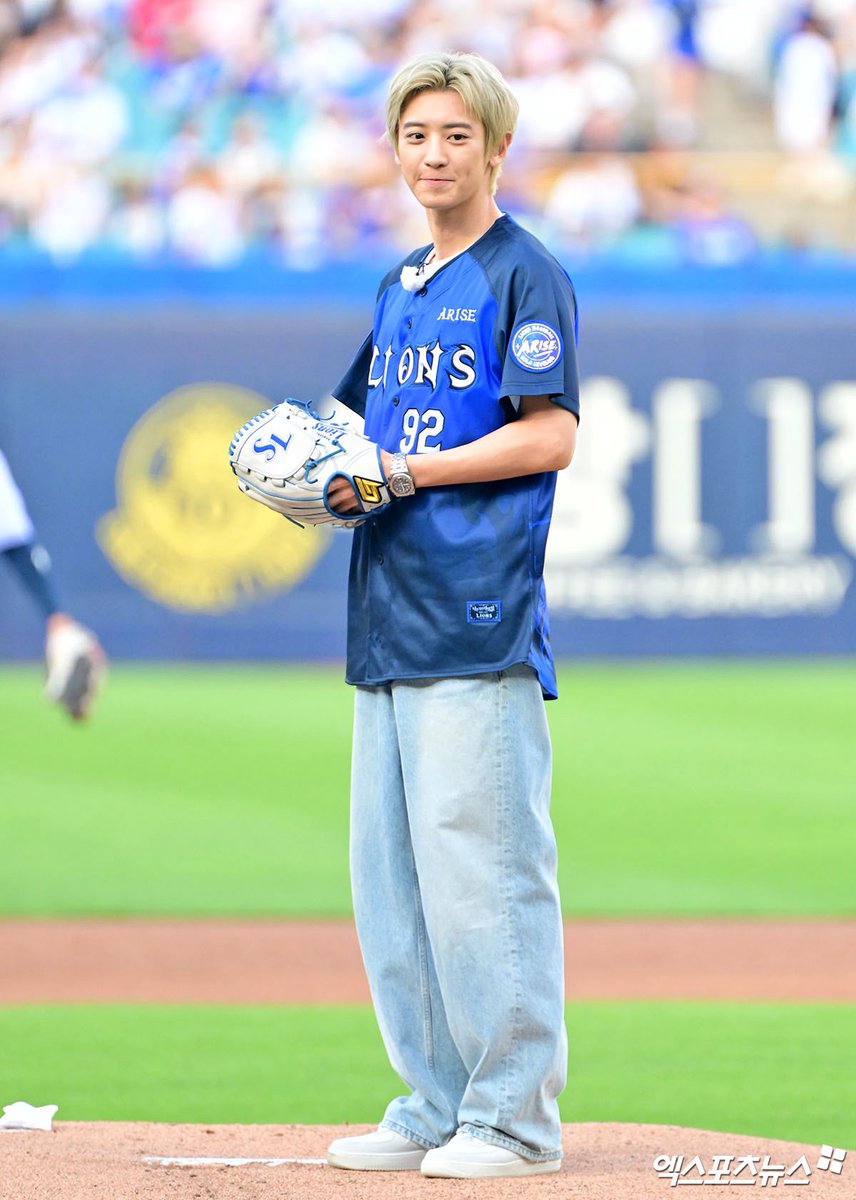no_loey_no_life's tweet photo. [News Photos] 260730 First Pitch for the Samsung Lions ⚾️ #CHANYEOL #찬열

https://t.co/FSvS7Bvcc2
https://t.co/TWocRte8kP
https://t.co/LSWc8OAUpL
https://t.co/rjwNpTAfrQ
https://t.co/uHxofmQNBb
https://t.co/phlI5PPjti https://t.co/NkcwEf8ObP