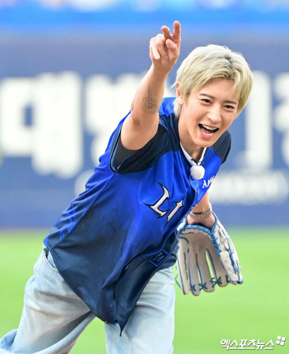 no_loey_no_life's tweet photo. [News Photos] 260730 First Pitch for the Samsung Lions ⚾️ #CHANYEOL #찬열

https://t.co/FSvS7Bvcc2
https://t.co/TWocRte8kP
https://t.co/LSWc8OAUpL
https://t.co/rjwNpTAfrQ
https://t.co/uHxofmQNBb
https://t.co/phlI5PPjti https://t.co/NkcwEf8ObP