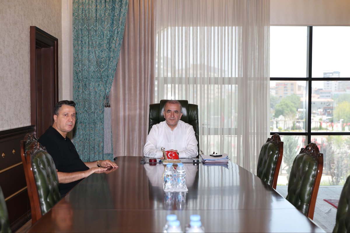 MehmetTUGEN23's tweet photo. 📍Elazığ

Elazığ Valimiz Sayın Numan Hatipoğlu Beyefendiyi ziyaret ettik. 
Nazik kabulleri , samimi ilgileri ve kıymetli misafirperverlikleri için değerli valimize çok teşekkür ediyorum. İlimize ve hemşehrilerimize yönelik çalışmalarında başarılar diliyorum.🤲🇹🇷@numanhatipoglu https://t.co/iHKcfgDwed