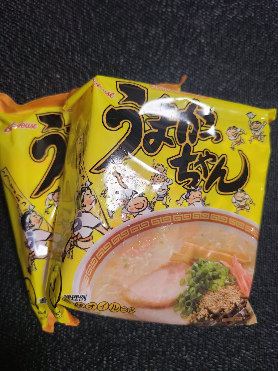 mozyakuma2's tweet photo. 晩御飯はうまかっちゃんです🍜
ねぎと紅しょうがとコーンが
入ってます🌽
今日もお疲れ様でした🙇‍♂️
#おうちごはん #うまかっちゃん
 #ラーメン #ねぎ #コーン
#紅しょうが https://t.co/YiBoDBXeZd