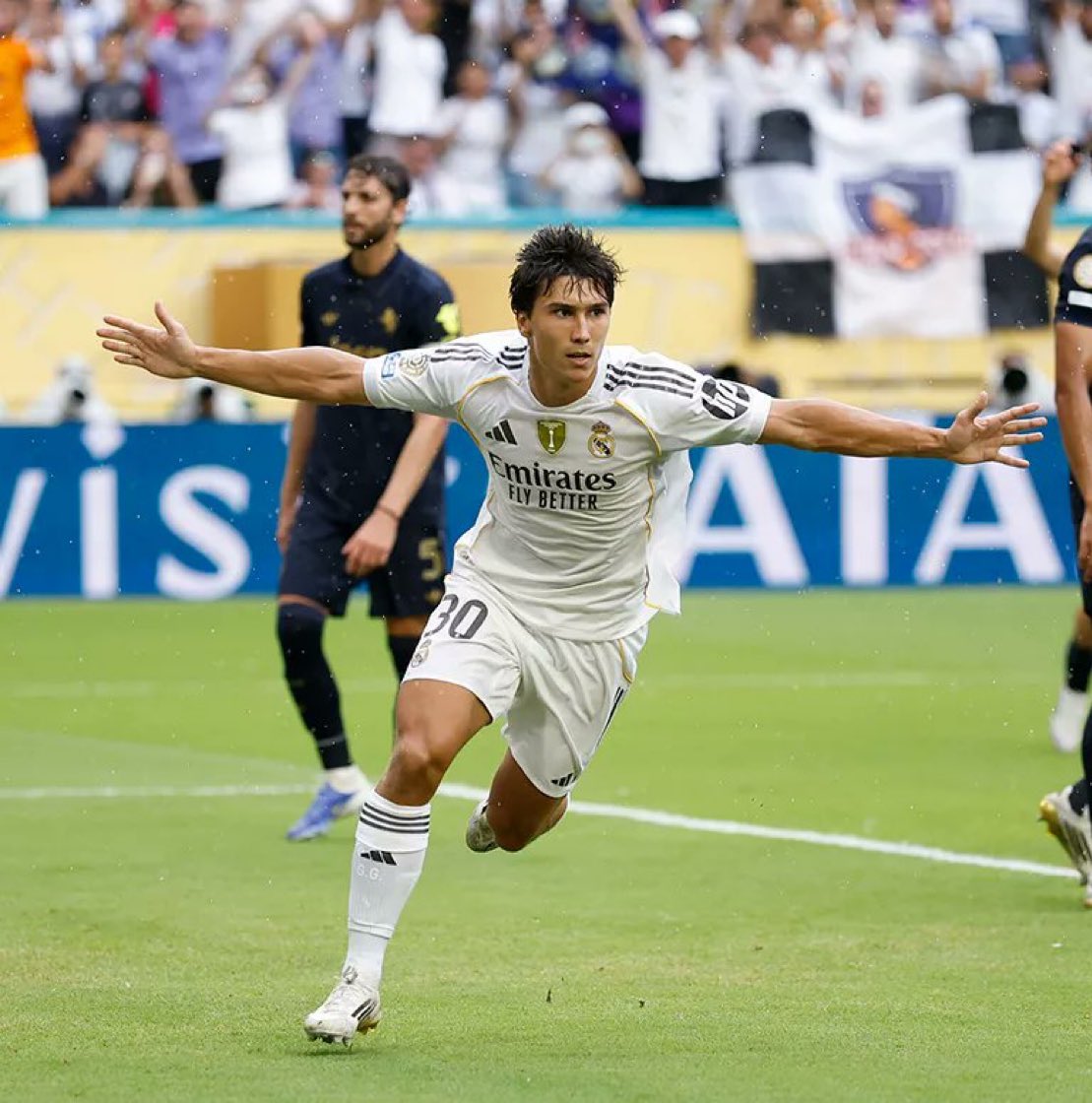MadridXtra's tweet photo. Thank you, Madridista. 🥲🤍 https://t.co/NRA2sJ3h8t