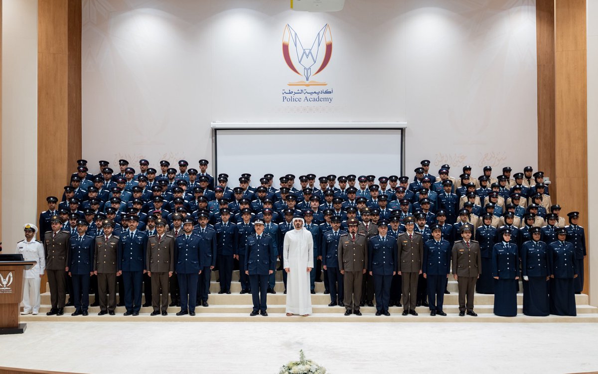 KHK's tweet photo. نبارك لخريجي الدفعة الثانية من برامج الدراسات العليا، ولخريجي وخريجات الجامعات المدنية، ونتمنى لهم التوفيق في تسخير ما اكتسبوه من علم ومعرفة لدعم المنظومة الأمنية، والإسهام في نهضة الوطن، وتحقيق تطلعات قيادته الرشيدة https://t.co/LhRlCxfYdZ
