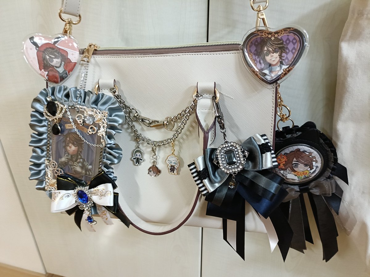 Makaron2252's tweet photo. 明日のオフラインイベント、痛バを持っていない人間、この装備で参ります！本当は大荷物は嫌だけど、私の荷物的に仕方が無いんだよね…
本当にボッチ不安すぎる人間なので、目撃した方がいたらよろしくお願いします🙇 https://t.co/E18EkbKdAi