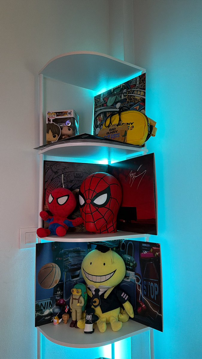 RealYisus__'s tweet photo. ayer vi spiderman y me gusto mucho, por cierto compre un estante pa mi setup y la cabeza le queda muy bien https://t.co/fXwoJMA3E1