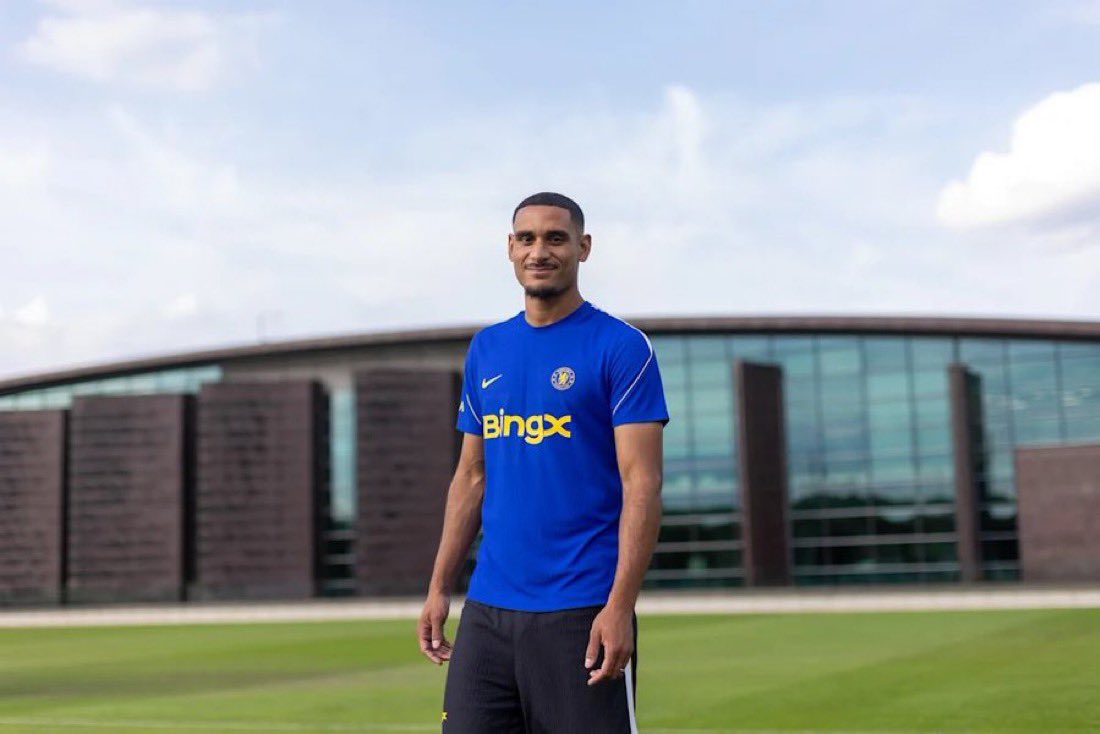 ChelseaFrance's tweet photo. Maxence Lacroix sur son choix de rejoindre Chelsea :

« C’était le meilleur choix pour moi, car c’est le meilleur club du monde. 

J’ai parlé avec Malo, Trev et Benoît. C’est facile pour les gens de dire du bien de ce club, tant son histoire est immense. Je suis vraiment fier d’en faire désormais partie. » 

[@ChelseaFC]
