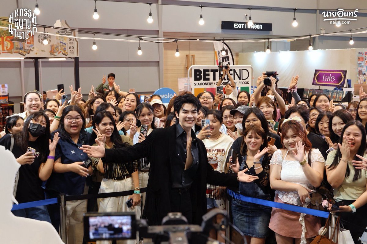 naiin's tweet photo. ภาพบรรยากาศกิจกรรมเปิดตัว MY LIFE : MILE PHAKPHUM PHOTOBOOK ที่งาน #มหกรรมนิยายนานาชาติ2026 💚 
⠀
#MyLifexMilePhakphum #MilePhakphum #AMARINTVHD34
⠀ https://t.co/CxKAXqyrMr
