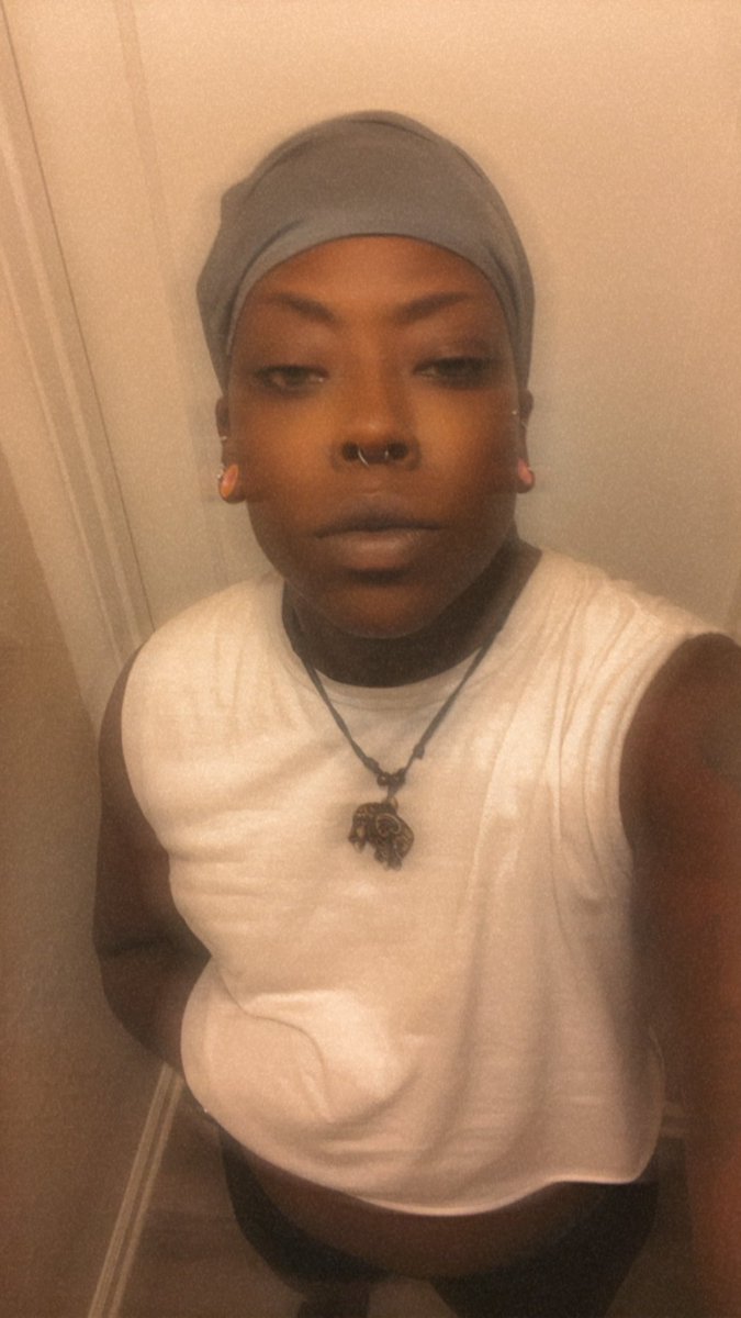 KashdezeHandz's tweet photo. #nonbinary #topsurgery #norcal #single #queeraf https://t.co/qXDWbVlNSZ