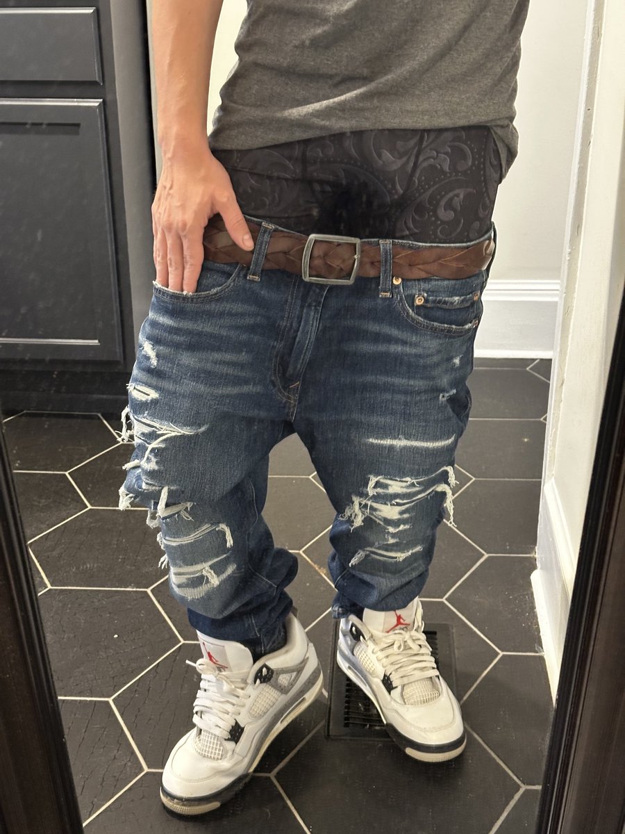 justanothersag_'s tweet photo. Should I go lower?  If I do, you’ll help lower them…and help my bulge’s size grow, too, right~?  It can be quite a mouthful 😇😏

#sag #sagger #sagging #lowsag #ethika #ootd https://t.co/SEPhD5T48B