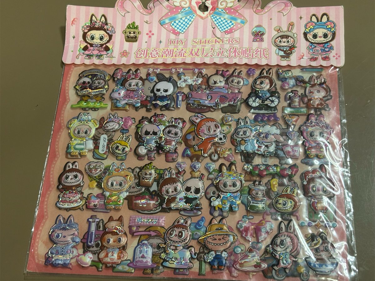 pack14879685's tweet photo. こないだ行ったお祭りでゲットしたシール
1回500円で、1000円払ったらハズレでもこういうシールが貰えるらしい
これは、良きじゃない？
偽物でも本物でも実際質より量で勝ってるから普通に嬉しい
#お祭り
#くじ引き
#ラブブ https://t.co/mMfFErdNq6