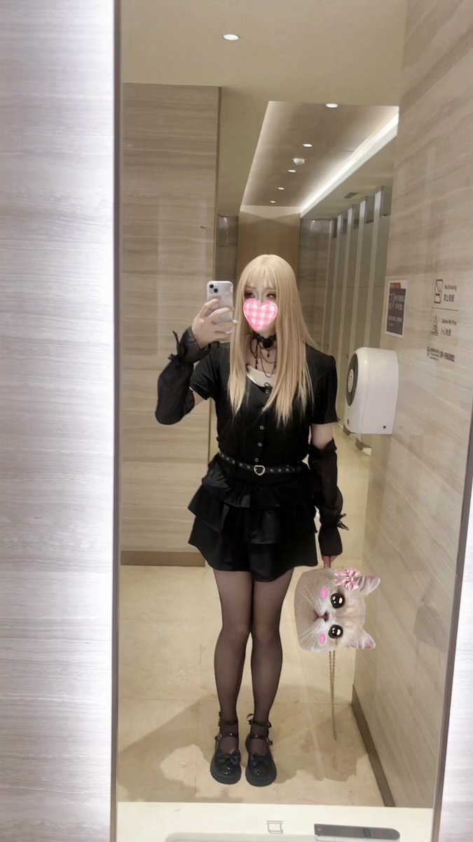 claviesissy's tweet photo. Blonde with all black💛🖤

#femboy #sissy #stockings https://t.co/EKpASdTKWF