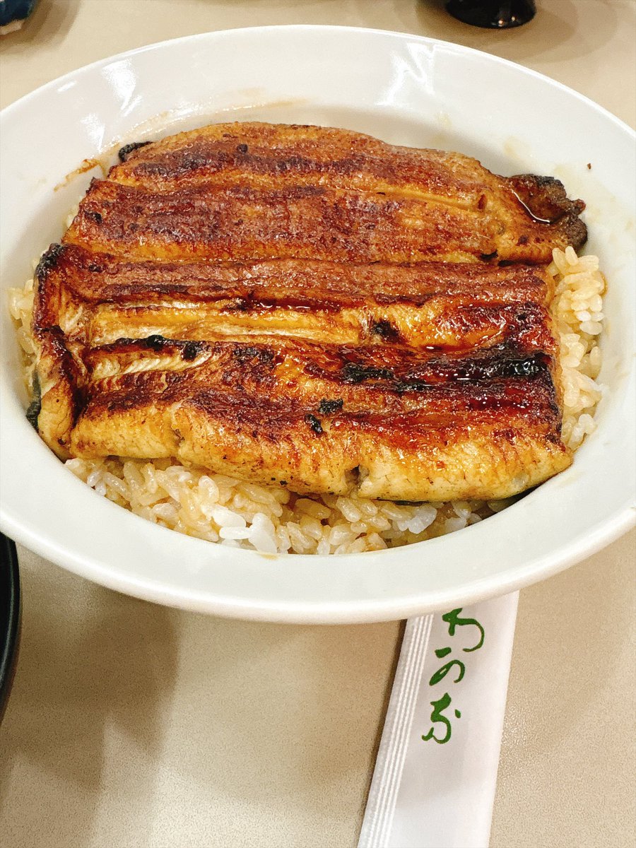 NxExNxE's tweet photo. 一足遅い土用の丑の日ϵ( 'Θ' )϶
横浜の老舗店【わかな】初来店✨
ご飯の量が1合らしくてﾋﾞｯｸﾘ🍚
流石のお味で美味😋
10年以上前に教えてくれた先輩に偶然遭遇したりして最高に精のつく？良いランチでした😊大感謝祭🙏✨ https://t.co/SwPqEp4tea