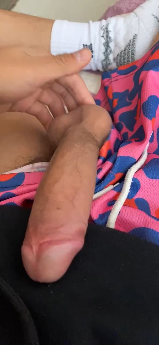 Leonard83523804's tweet photo. 原创超大河南足球体育生第一弹
小小年纪便有着一根实力称雄的大屌 从刚开始的憨态可掬 随着调教的时间越来���长 弟弟后续变成了一个超级会抓住gay喜点的粗口白袜体育生...
第一弹共31min射三发..
#大屌 #体育生 #白袜 #粗口 #射精 https://t.co/hc7dEVd8d6