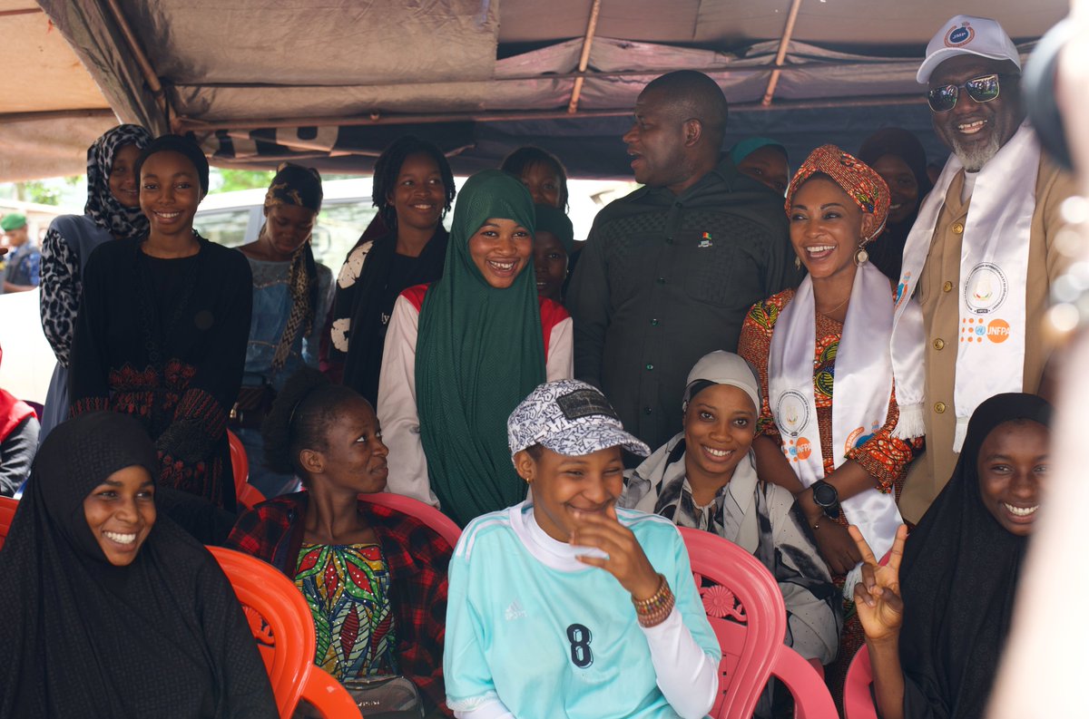 unfpa_guinee's tweet photo. 📍 Mamou | Célébrer #WorldPopulationDay par des actes concrets !
@unfpa_guinee a remis un tout nouveau centre convivial aux jeunes de Mamou. Objectif : leur offrir un accès sécurisé au conseil, à l'orientation et aux soins en santé reproductive.
🙏 Merci à @AICSDakar https://t.co/6KF5xKqMvC