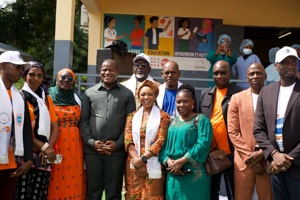 unfpa_guinee's tweet photo. 📍 Mamou | Célébrer #WorldPopulationDay par des actes concrets !
@unfpa_guinee a remis un tout nouveau centre convivial aux jeunes de Mamou. Objectif : leur offrir un accès sécurisé au conseil, à l'orientation et aux soins en santé reproductive.
🙏 Merci à @AICSDakar https://t.co/6KF5xKqMvC