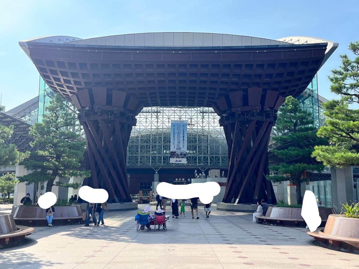 Odasebu8000's tweet photo. 金沢駅前の鼓門と石川県出身の力士達。 https://t.co/hU7KIhzAbj