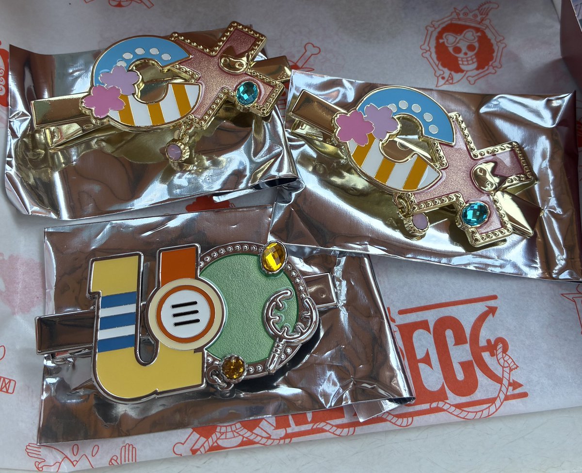 shake_shake_rn's tweet photo. 【交換】USJ ユニバ ワンピース プレミアムサマー プレサマ プレショ ヘアピン コレクタブルマスコット チャーム 缶バッジ

譲） チョッパー、ウソップ、ルフィ、ゾロ

求） サンジ、ゾロ（ヘアクリップのみ）

本日パーク内にて交換希望です。
お気軽にリプ、DMお待ちしております！ https://t.co/YRZNZFSueF