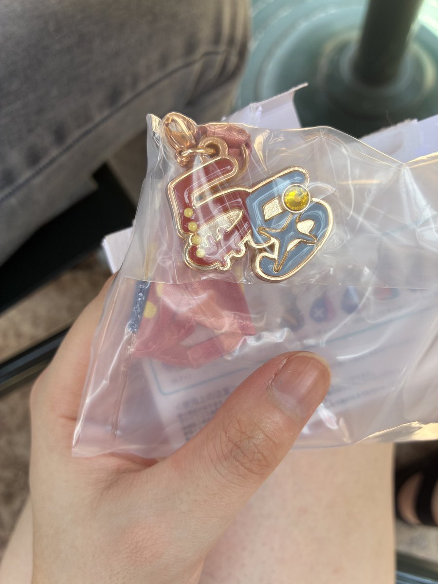 shake_shake_rn's tweet photo. 【交換】USJ ユニバ ワンピース プレミアムサマー プレサマ プレショ ヘアピン コレクタブルマスコット チャーム 缶バッジ

譲） チョッパー、ウソップ、ルフィ、ゾロ

求） サンジ、ゾロ（ヘアクリップのみ）

本日パーク内にて交換希望です。
お気軽にリプ、DMお待ちしております！ https://t.co/YRZNZFSueF