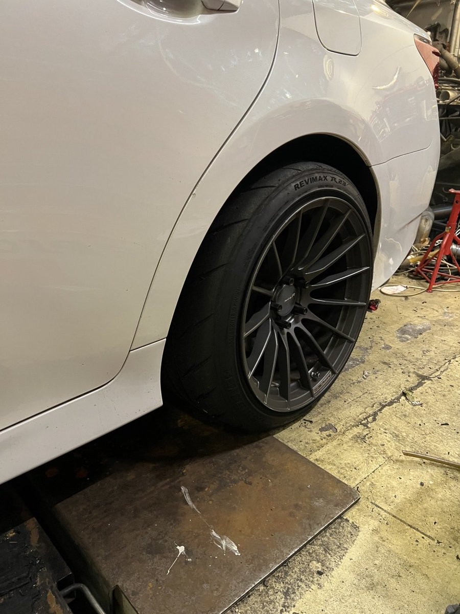 mhf884's tweet photo. スプリング交換して、車高合わせてもらってバッチリです！

フロント12kから18k リア14kから26kに変更です〜

これで底付きしなくなってくれるとうれc
#gs350 #grl10 https://t.co/tOpKtx3cNp