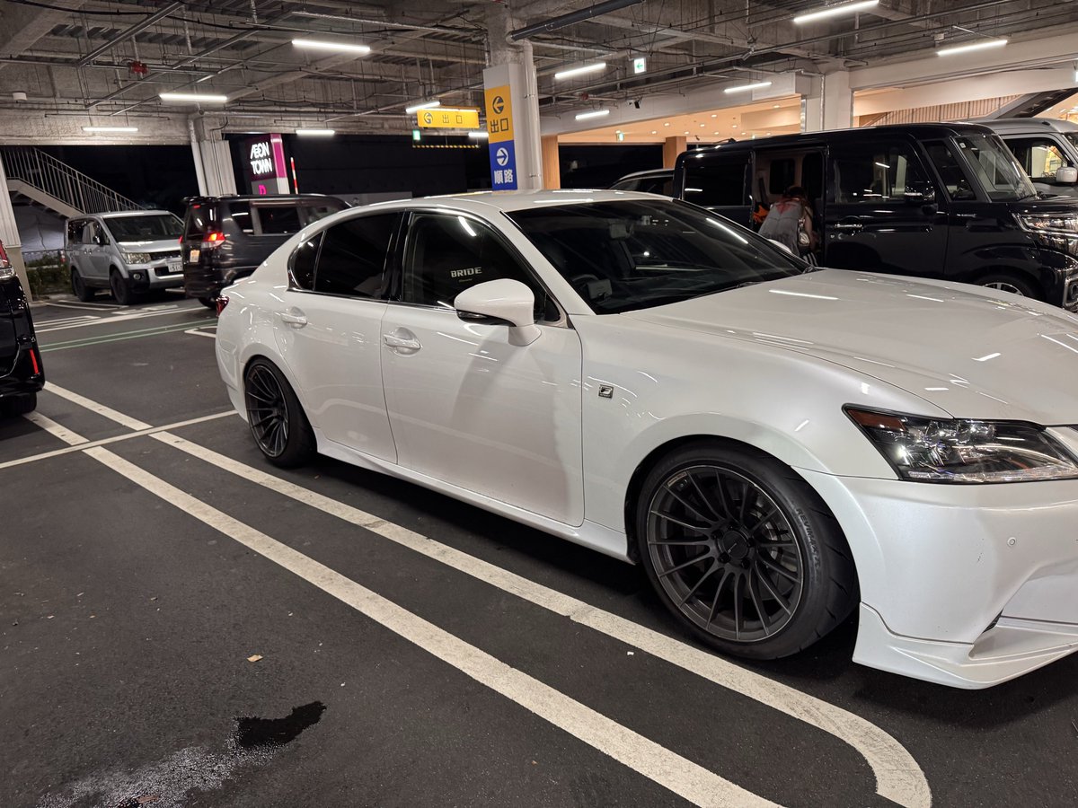 mhf884's tweet photo. スプリング交換して、車高合わせてもらってバッチリです！

フロント12kから18k リア14kから26kに変更です〜

これで底付きしなくなってくれるとうれc
#gs350 #grl10 https://t.co/tOpKtx3cNp