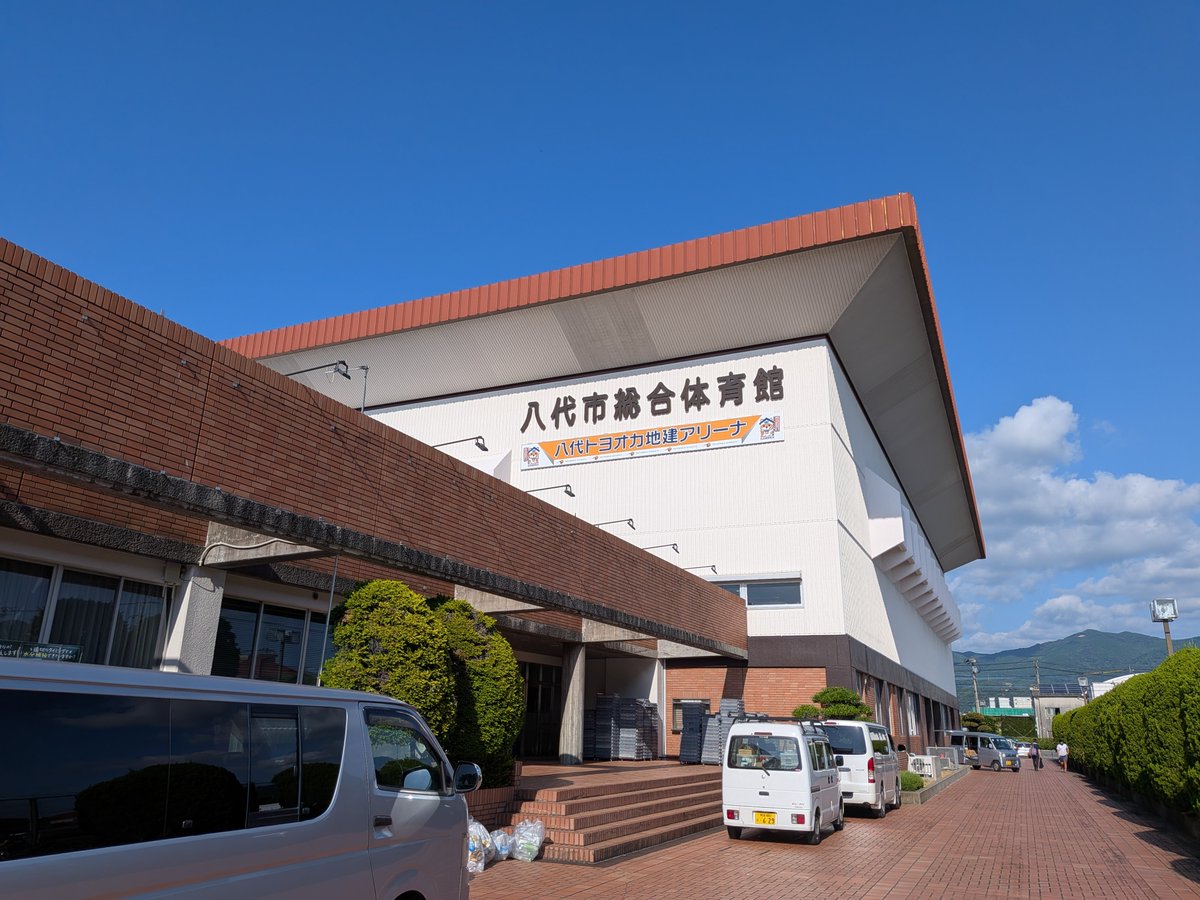 itaru_ueda's tweet photo. 八代市総合体育館に物資を搬入しました https://t.co/zoD1escFCD