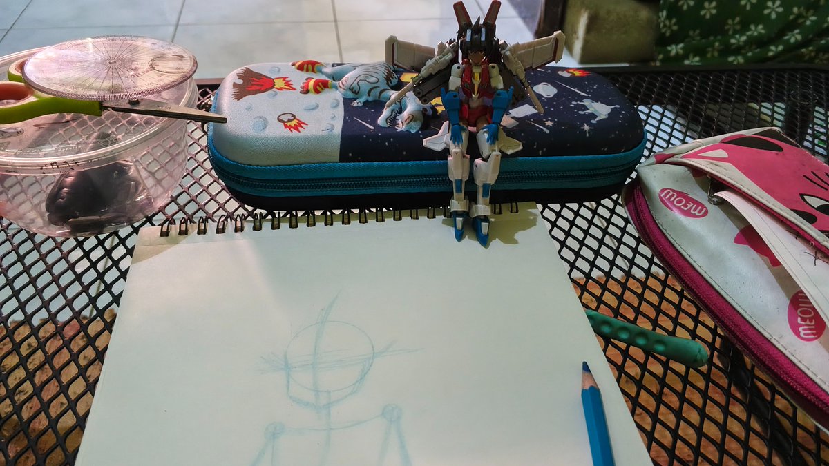 Trextyrano's tweet photo. Starwing, the little assistant for a lonely artist. #ironfactory #ironfactorygirls https://t.co/yLRKuteghx