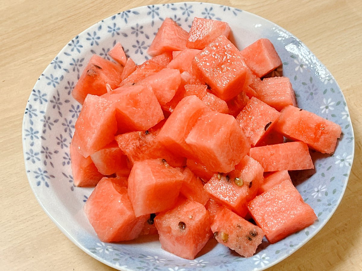 000025NikO's tweet photo. スイカ🍉もらったよー😋 https://t.co/0YZvgefDYi