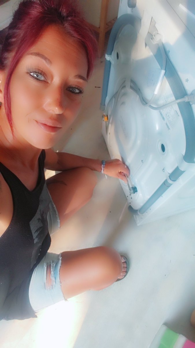 Missclea2023's tweet photo. On peut aimer faire de jolies photos… et installer sa machine à laver toute seule. 😏💪
L'un n'empêche pas l'autre. 😉

Bon #JeudiSourire à tous ! 🌞😊
Et vous, quelle est votre petite victoire du jour ? 😄

@FrancaisesSexy @SpicyGirlsNSFW @LoveNaturalGirl @JoliesFormes8 @lesseinsdumonde @OrgasmicGroup @VirtuAss @JacquieMichelX @Body_Art_be_fr @Sexy_Babe_Girls @ColmaxTV @Toniducat71
@PartageDefiHot @CamaSutrax @Get_Nude
@hot_video @LunaaxBelle @Coach0302 @creatricesFR
#RespectAuxCréateurs #sexy #mym #frenchgirl #model #amatrice #porn #camgirl #NGOT
#coquine #dildo #amatrice #nud #sextoy 
#JeudiSourire #GirlPower #Autonomie #Indépendance #BonneHumeur #PositiveVibes