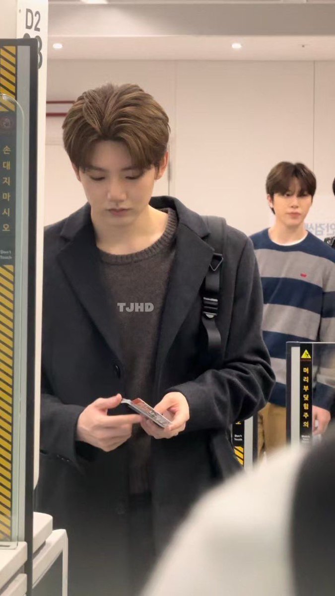 JJUNKYU_'s tweet photo. 냉미남 같은 느낌을 줌 https://t.co/MABCUjNVQh
