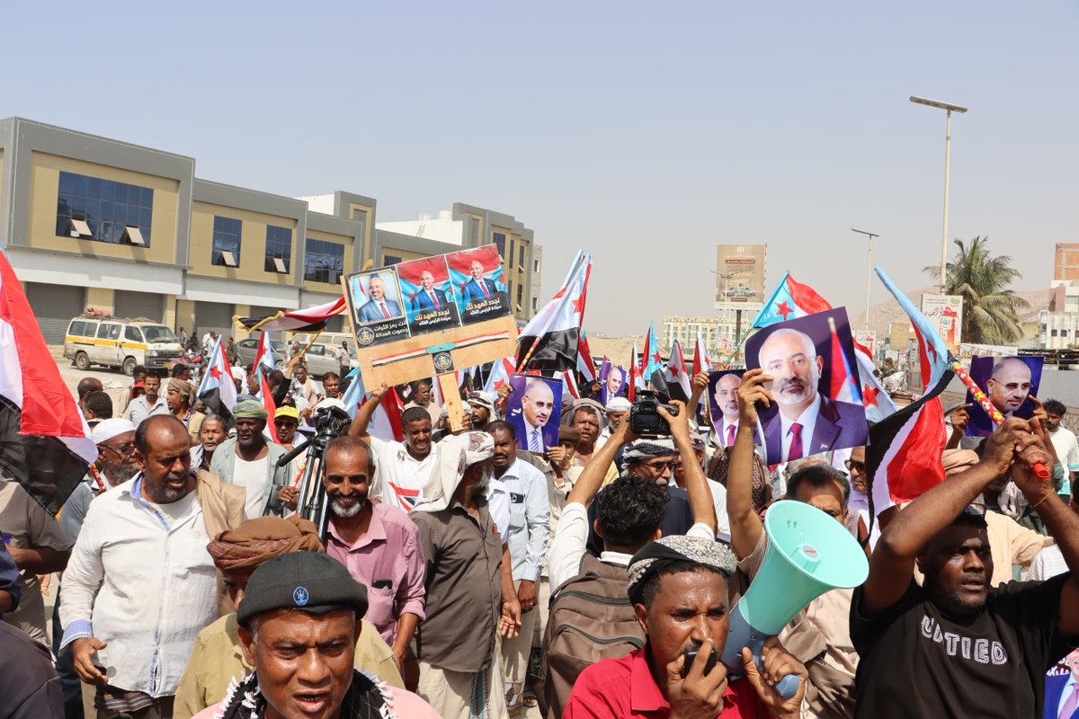aljifri191's tweet photo. رسالة المكلا كانت واضحة: الاعتقالات لن تكسرنا، والانتشار العسكري لن يوقفنا، والوصاية لن تُفرض على شعب يعرف طريقه ويؤمن بقضيته. التصعيد مستمر حتى انتزاع الحقوق. ✌🏻
#حضرموت #الجنوب_العربي #الجنوب #سلطات_الوصايه_تقتحم_نقابات_الجنوب #التصعيد_الشعبي_الجنوبي https://t.co/AwNQ6I8wor
