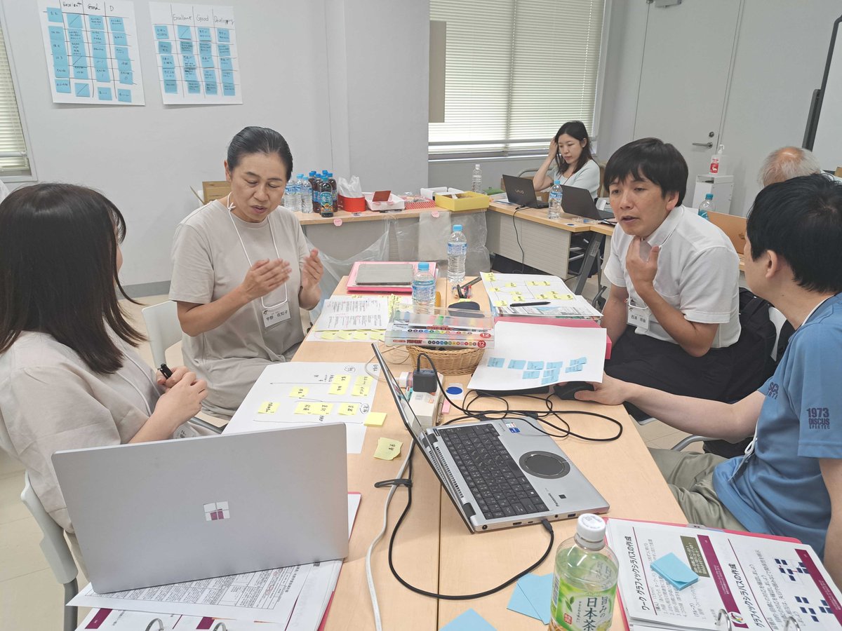 InteractivTeach's tweet photo. 【リアル・セッションDAY 2】午後の後半のワークは、グラフィックシラバスの作成📋
内容を一つ一つの付箋に書き、対応関係を図示しながら、授業の体系を可視化する作業に取り組んでいただいています🤗学生にもわかりやすく、また自分の中で授業の体系を整理する上でも便利なツールです🪄 https://t.co/pcqs54zU68