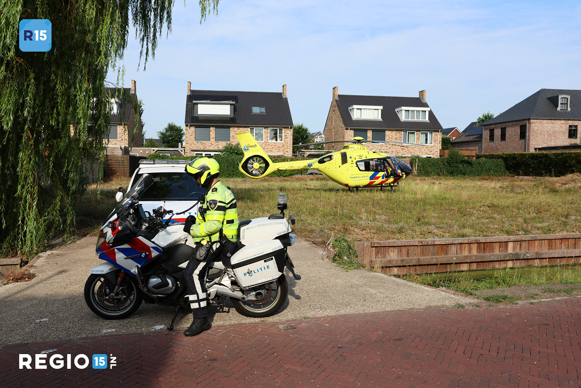 Wielrenners ten val; traumaheli ter plaatse