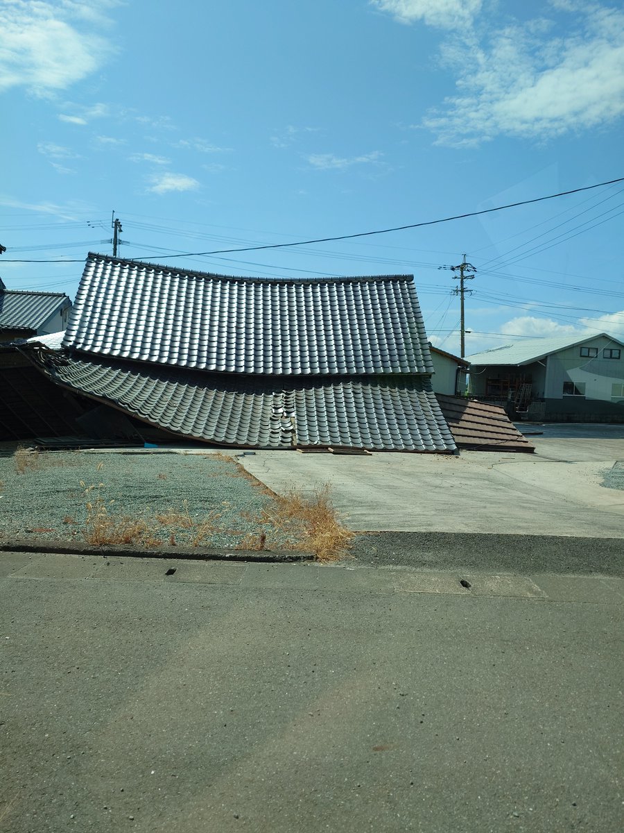 takizikosuaka's tweet photo. 八代市鏡町鏡川沿いパトロール中ですが、ひどい。。 https://t.co/67psUYPN1T