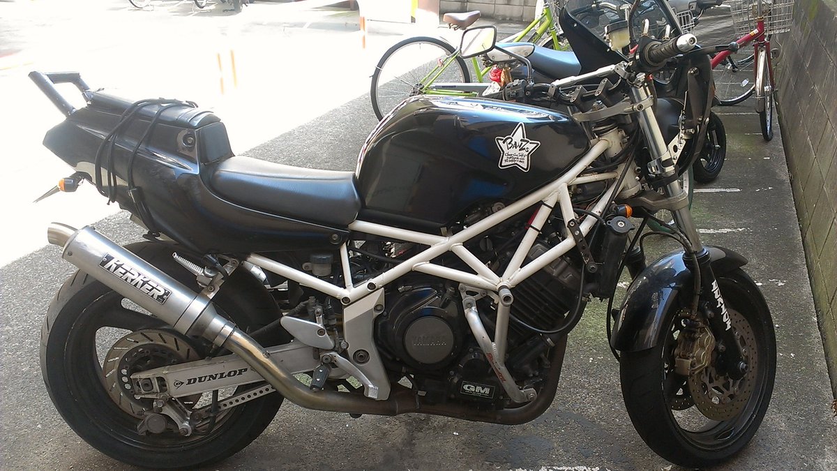 pachi3's tweet photo. #これを見た人は自分のスマホで最も古い訳ではないけどそれなりに懐かしい写真を公開しなさい
これ乗ってるの見たことある人はかなり少ないと思うんですけどね、どうでしょう https://t.co/Cp79WbVzjK