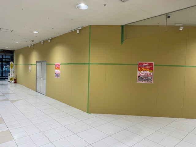PARIO_CiTY's tweet photo. パリオCiTY1階フロアではダイソーの年内移転リニューアル、 #DAISO #THREEPPY #StandardProducts の3ブランド複合店オープンに向けていよいよ工事が始まっております！
リニューアルに伴い、テナントの移動もございます。
工事期間中はご迷惑をおかけいたしますが、何卒ご了承くださいませ。 https://t.co/lHMp9u1XY1
