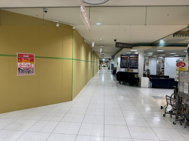 PARIO_CiTY's tweet photo. パリオCiTY1階フロアではダイソーの年内移転リニューアル、 #DAISO #THREEPPY #StandardProducts の3ブランド複合店オープンに向けていよいよ工事が始まっております！
リニューアルに伴い、テナントの移動もございます。
工事期間中はご迷惑をおかけいたしますが、何卒ご了承くださいませ。 https://t.co/lHMp9u1XY1