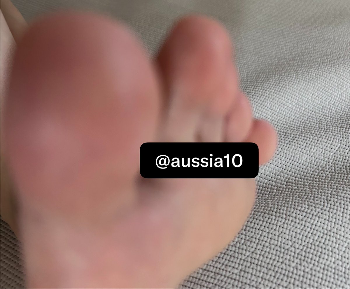 aussia10's tweet photo. 지금 주인님 발냄새맡으면서 뇌녹고싶은 도태지갑 기어와🤭🦶🦶#핀섭 #핀돔 #상납 #호구 #지갑 #발 https://t.co/Y0QFyLERvc