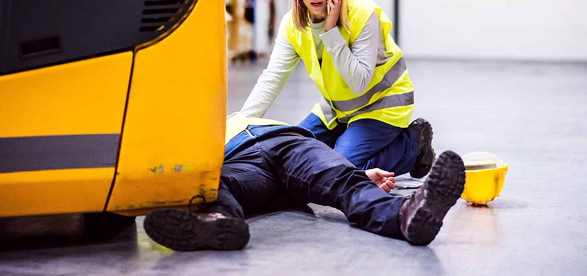 jon_delorraine's tweet photo. 🔴🇫🇷 FLASH - Victimes d’un accident du travail : vos indemnités pourraient bientôt être davantage taxées et plafonnées.

La Commission des accidents du travail et des maladies professionnelles de la Caisse nationale d’assurance maladie, composée de représentants des syndicats et du patronat, étudie leur fiscalisation à 100 %, contre 50 % actuellement, ainsi qu’un plafonnement à 1,8 SMIC.

Objectif fixé par le gouvernement : économiser 800 millions d’euros dès 2027. Ces pistes sont envisagées et ne sont pas encore adoptées.
(CNEWS)