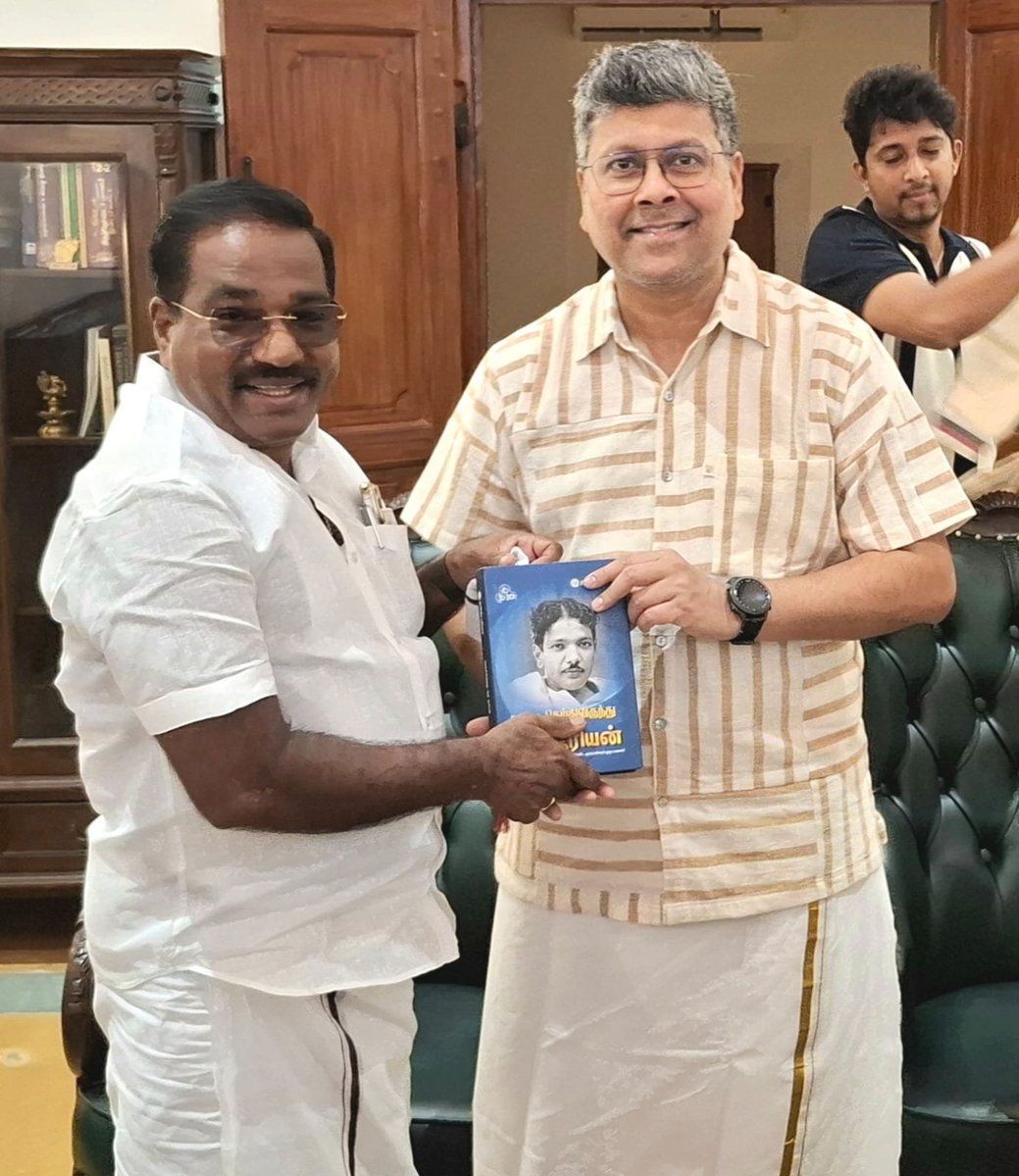 MaheshRDMK's tweet photo. இன்று திருநெல்வேலி மாவட்டத்திற்க்கு வருகை தந்த கழக தலைவர், மாண்புமிகு முன்னாள் முதலமைச்சர் திரு. மு.க.ஸ்டாலின் அவர்களின் மருமகன் திரு.சபரீசன் அவர்களை  மரியாதை நிமித்தமாக சந்தித்தேன். @arivalayam
@mkstalin
#DMK
#MKStalin
#UdhayanidhiStalin
#DMK_Kanyakumari_East
#Dmkkanyakumari https://t.co/zQbR7T9FzW